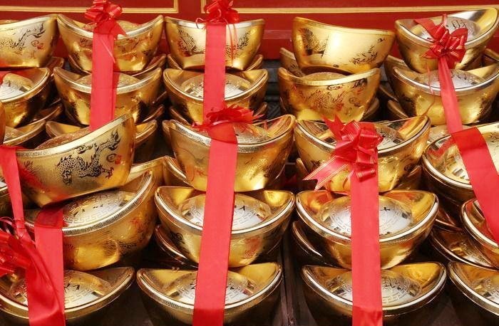 古代皇帝赏赐的黄金万两,到底是多少?折合成人民币是多少钱?