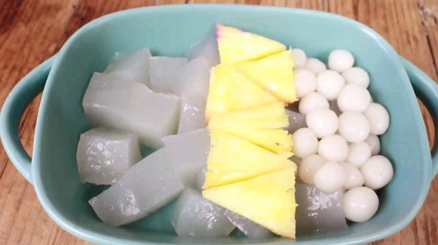 不会手搓冰粉试试用红薯粉做的水晶糕口感q弹步骤简单