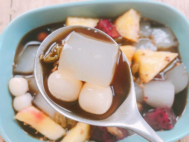 不会手搓冰粉试试用红薯粉做的水晶糕口感q弹步骤简单