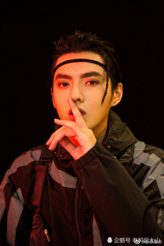 吴亦凡的即将上线的新歌《破晓》,是否也预示着光明会驱散黑暗?