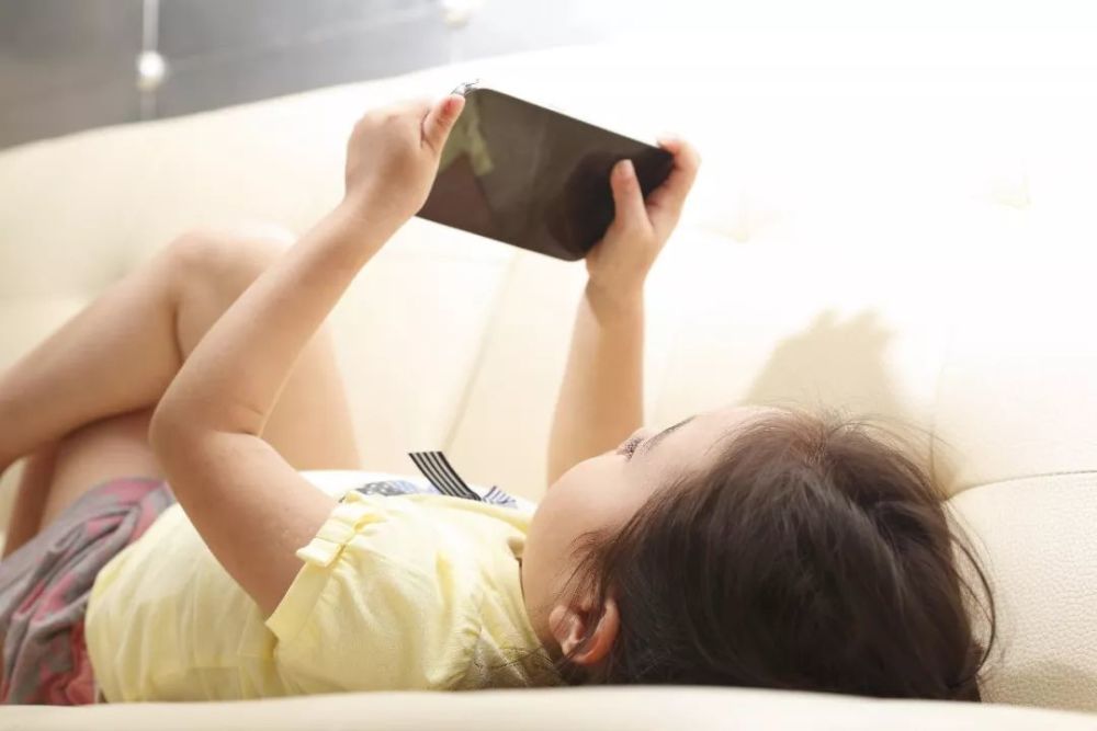 跟孩子签协议按手印,杭州爸妈暑假被手机逼急