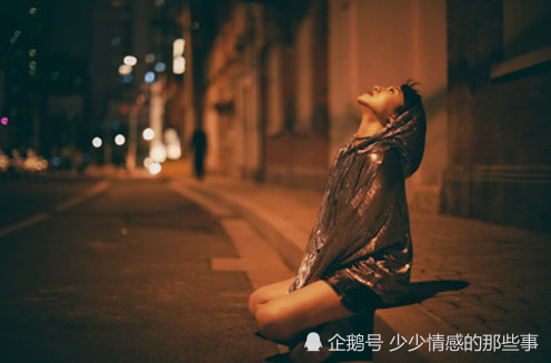 后来当我们经历了分分合合的无奈,才真的明白了,爱情中只有真心是不够