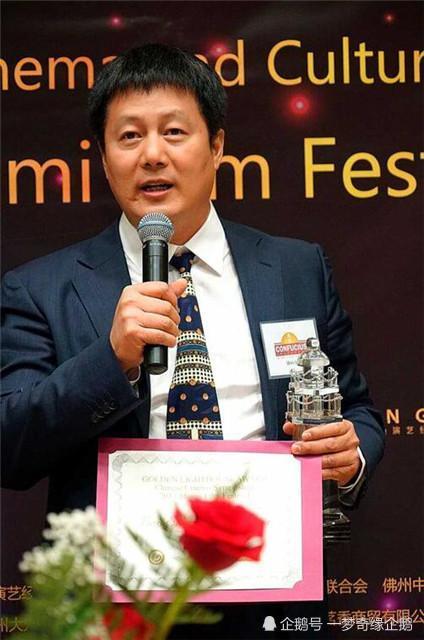 人们很少听说看到有关罗伟的个人消息,甚至连他结婚的消息,都是从他的