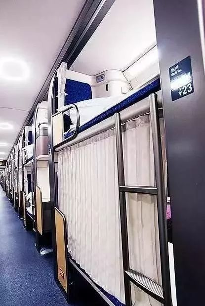 书报网,书报袋,扶手,裤挂,衣帽钩一样不少,你能想到的,这组列车都想到