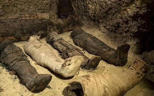 湖北挖出一具西汉干尸,2000年不腐,嘴里藏着一件国宝
