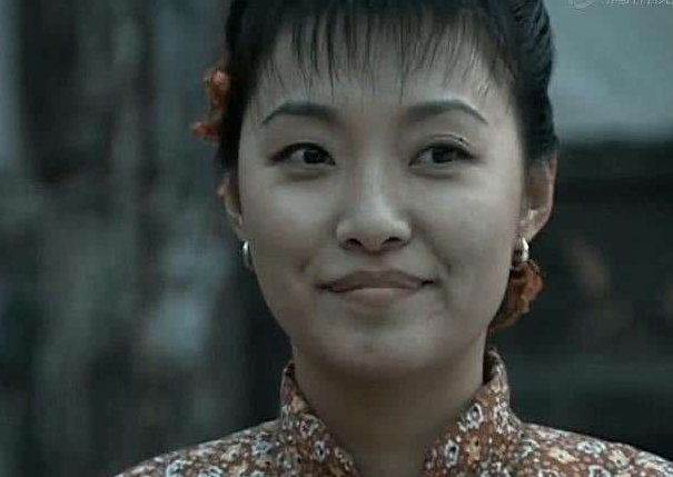 《亮剑》中的秀芹,当年觉得她长得丑,原来本人却长得那么美