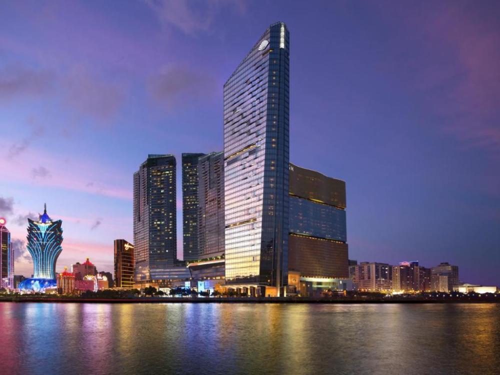 对此,上述媒体分析认为:因为在香港没有房产,所以"小三"mandy的资产