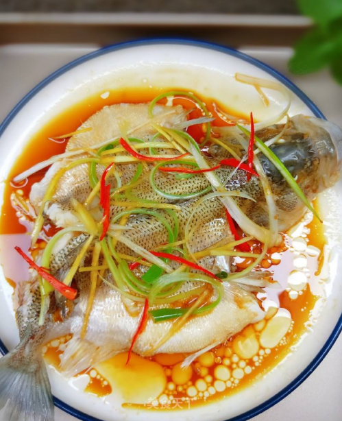 大厨说,做清蒸鱼腌鱼时,很多人没做这一步,导致鱼肉不嫩不入味