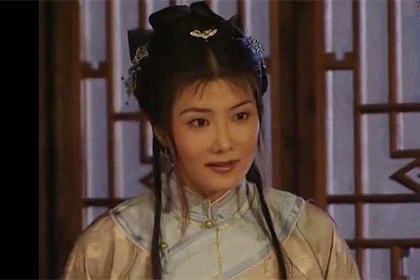 《铁齿铜牙纪晓岚》最漂亮的女星,如今过得如何?整容却活得年轻