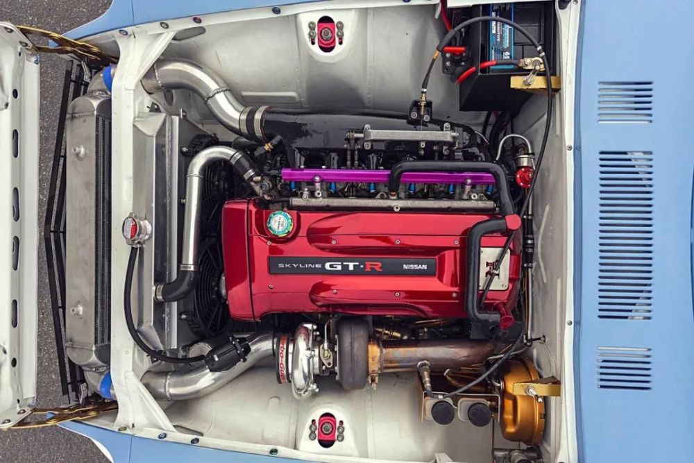 日产贴m标?但确实这不是汽配风的骚操作