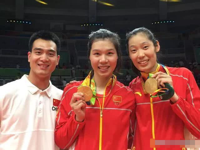 徐云丽和朱婷一起坐.朱婷和徐云丽关系为什么这么好?很简单