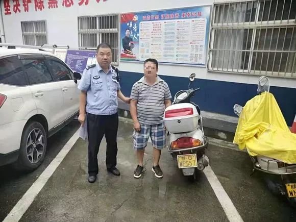 安康一男子竟用西瓜皮充当头盔使用 结果悲催了