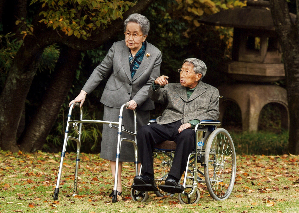 三笠宫崇仁亲王夫妇晚年近照