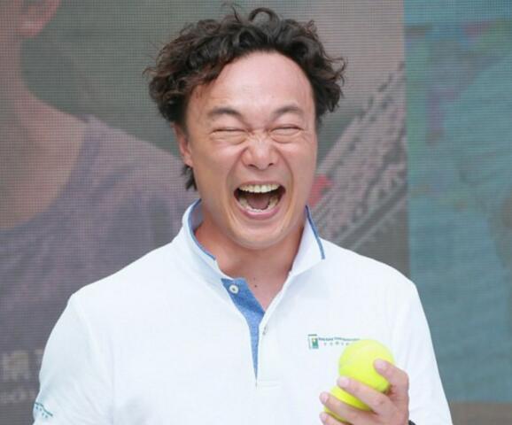 陈奕迅发际线抢镜泡面头也掩盖不住啦