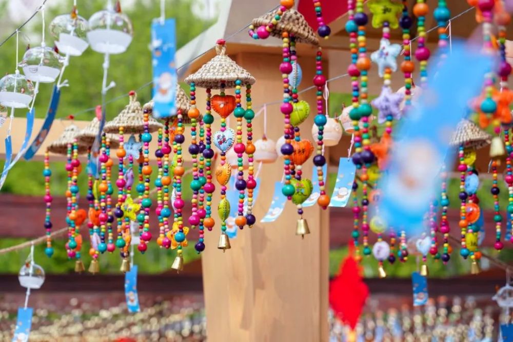 "声 一切都显得那么生机勃勃 无忧广场上,牛首山风铃嘉年华正浪漫进行