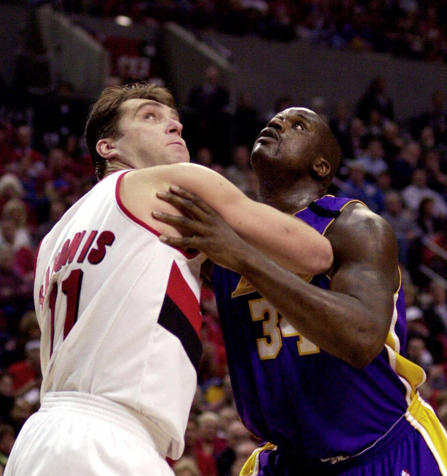 然而,这个时候的萨博尼斯已经是处在生涯尾声了,在签下萨博尼斯之前