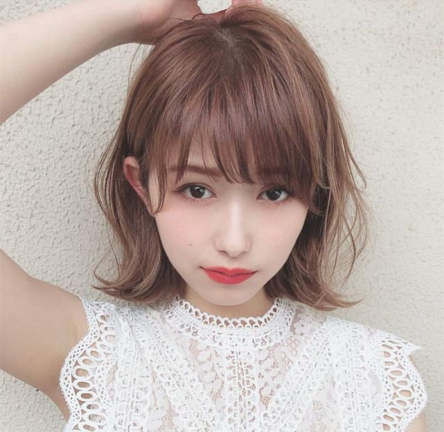 发型|外翻齐肩短发