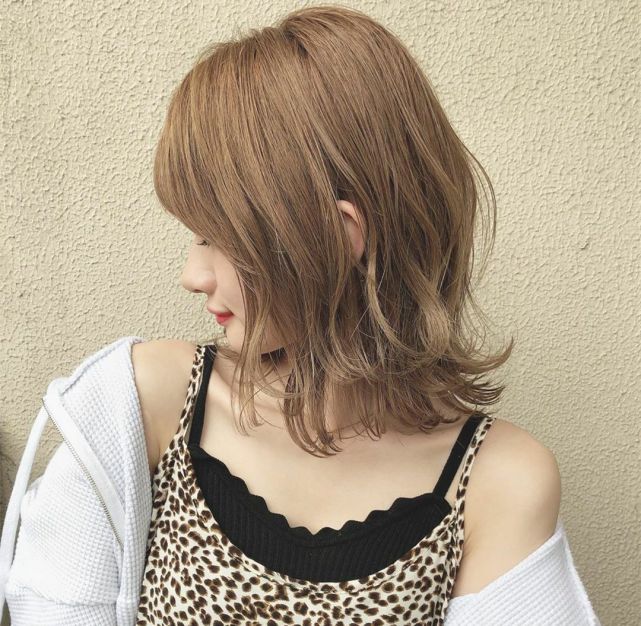 发型|外翻齐肩短发