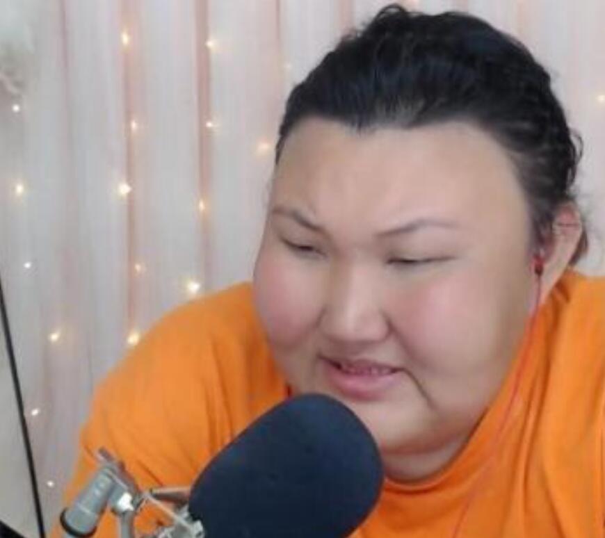 乔碧萝封杀后火了一个主播长相奇丑无比自信也是很美的