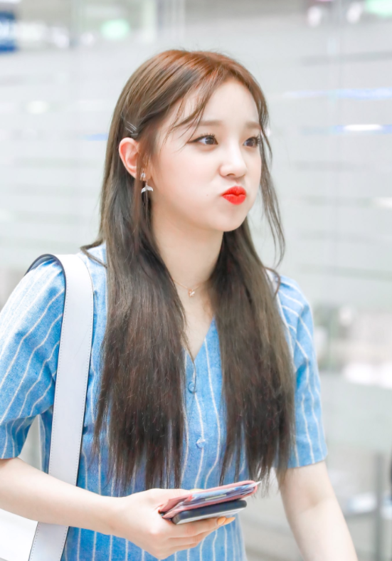 有种整容叫宋雨琦"换发型",看到她的直发造型,甜心秒变御姐