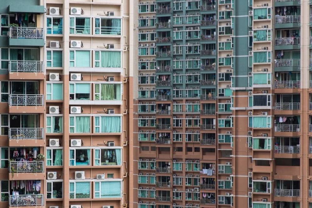 香港有钱人那么多,为何房子却普遍没有阳台?看完心疼香港人!