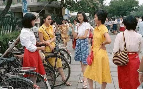 走进高端双语杂志的世界：阅读与审美的融合