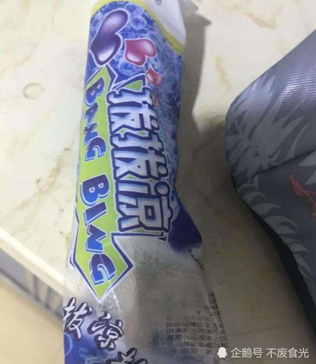 第四个就是拔拔凉冰棍,估计没人不知道拔拔凉是什么冰棍,拔拔凉冰棍