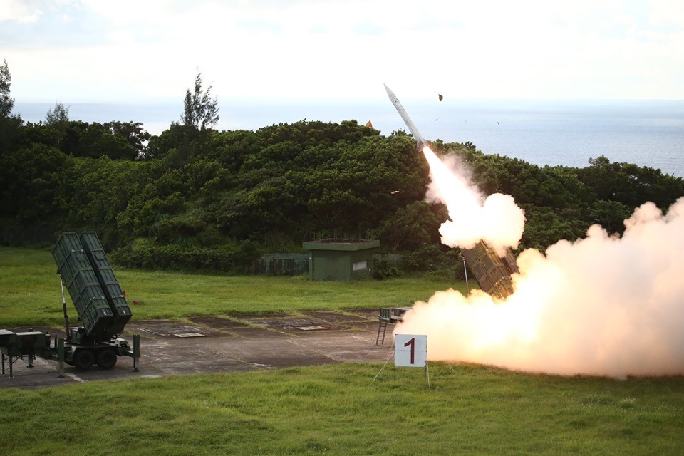 台湾近日已启动最大射程达2000公里的"云峰导弹"量产计划,该导弹将