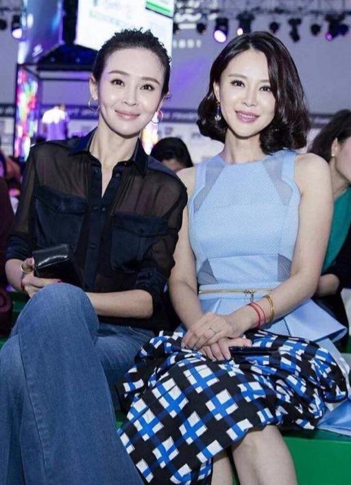 关悦是佟大为的妻子,而于明加也曾和佟大为合作过,像电视剧《门第》