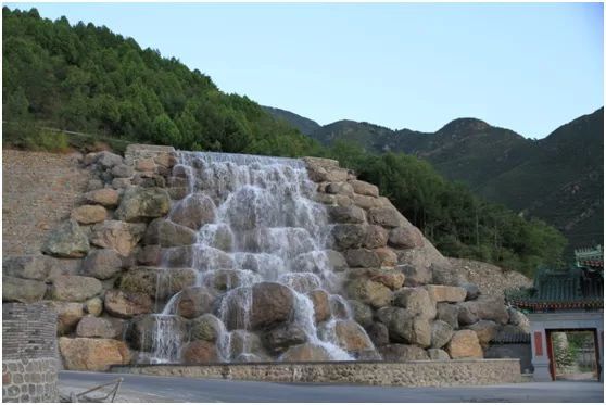 盛夏就找这个有山有水的大自然艺术馆避暑！不远就在百花山下！