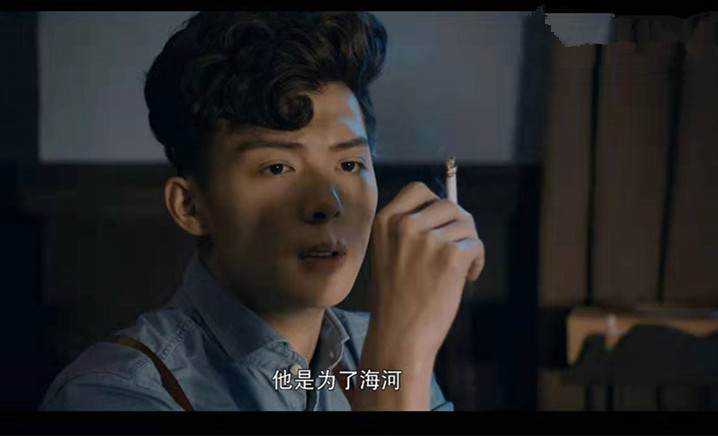 张铭恩私下没有被拍到过抽烟的照片,但他曾经在电视剧《河神》中有