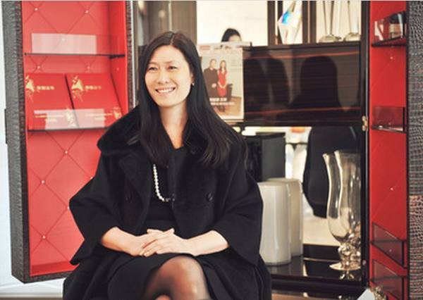 香港女企业家陈丽华就是大名鼎鼎的女性收藏家.