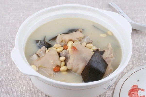 黄豆海带猪蹄汤