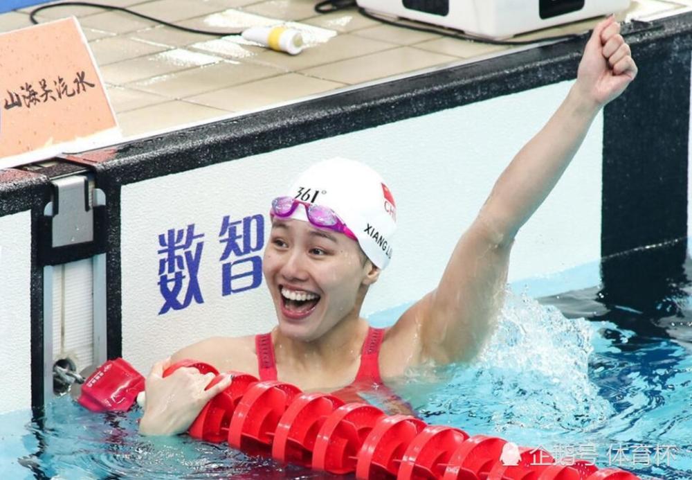 刘湘手腕纹身保佑,不料却双眼皮成亮点,网友:差点没认出来