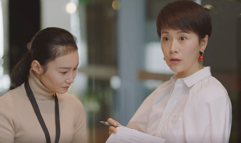 小欢喜小金举报雷蒙德遭报复惨被推下楼流产童文洁怒撕渣男