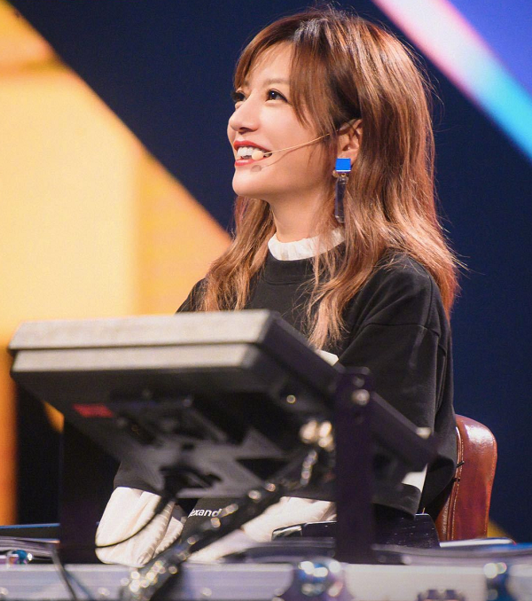 赵薇现身新综艺片场状态超好看起来年轻10岁