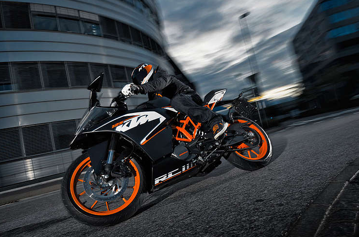 ktm最小排量跑车,单缸水冷引擎,马力高达15匹,适合新手