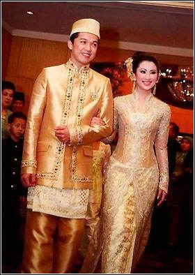 陶菲克出海捕鱼太惬意,38岁身材健硕,妻子豪门千金,总统证婚