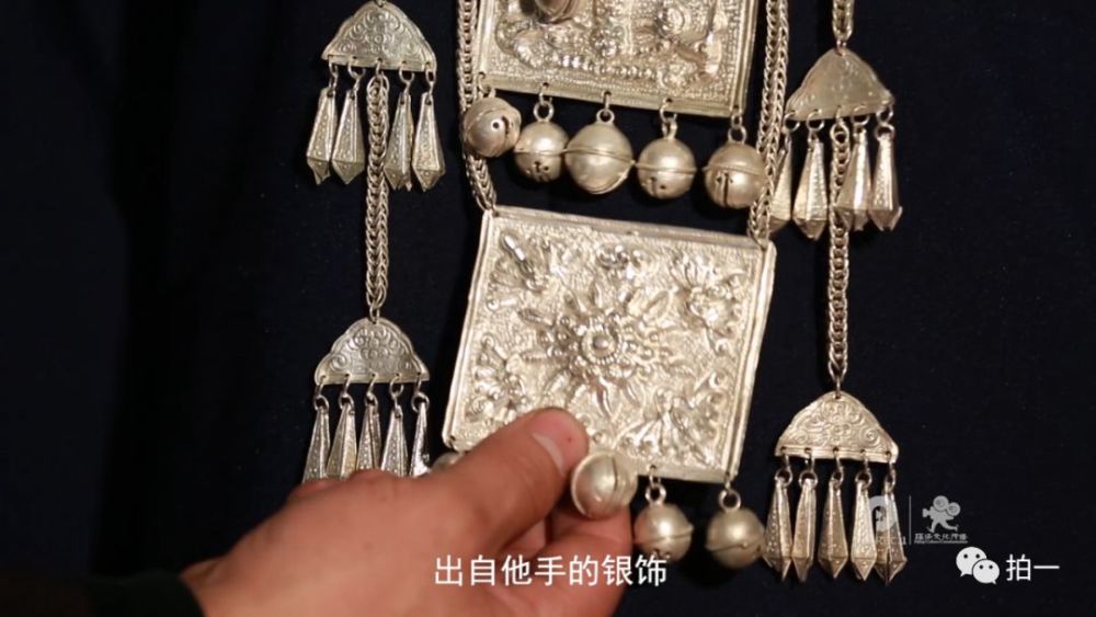 纳西族银匠朱鑫与壮族银匠蒙智刚,就是他们的民族当中与银最亲近的