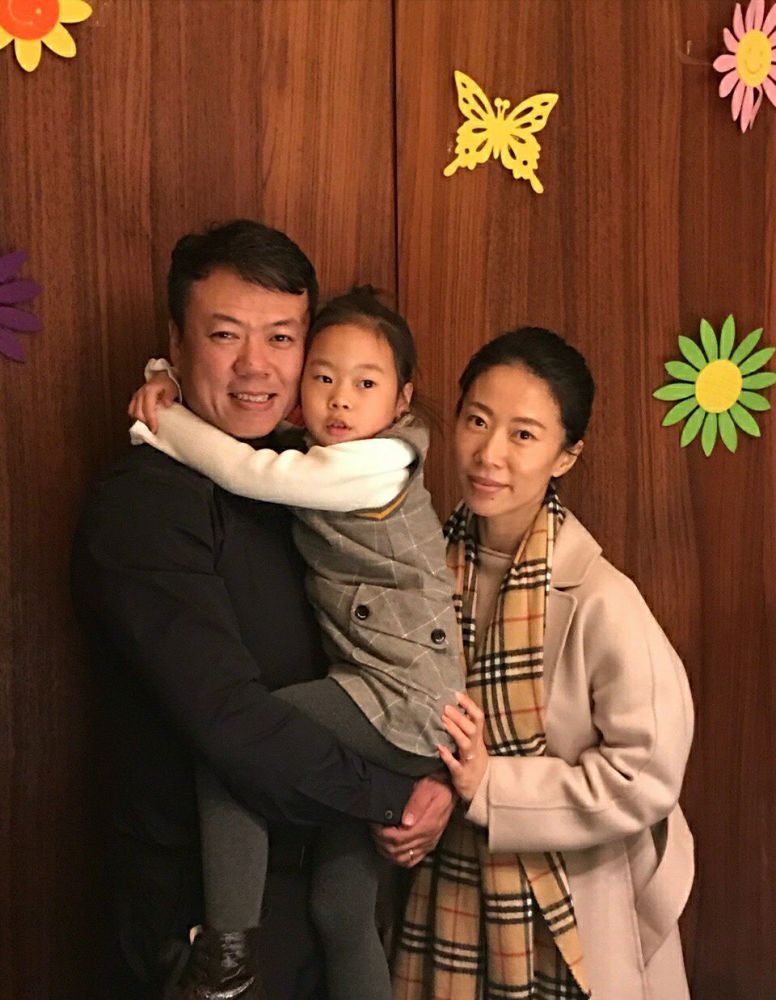 46岁赵宏博略显老态41岁申雪身居高位5岁女儿成花滑冠军