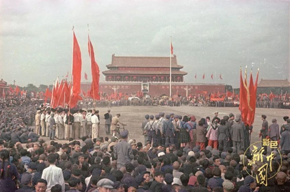 开国大典 1949年9月底,为庆祝中国人民的胜利和解放,庆祝中华人民共和