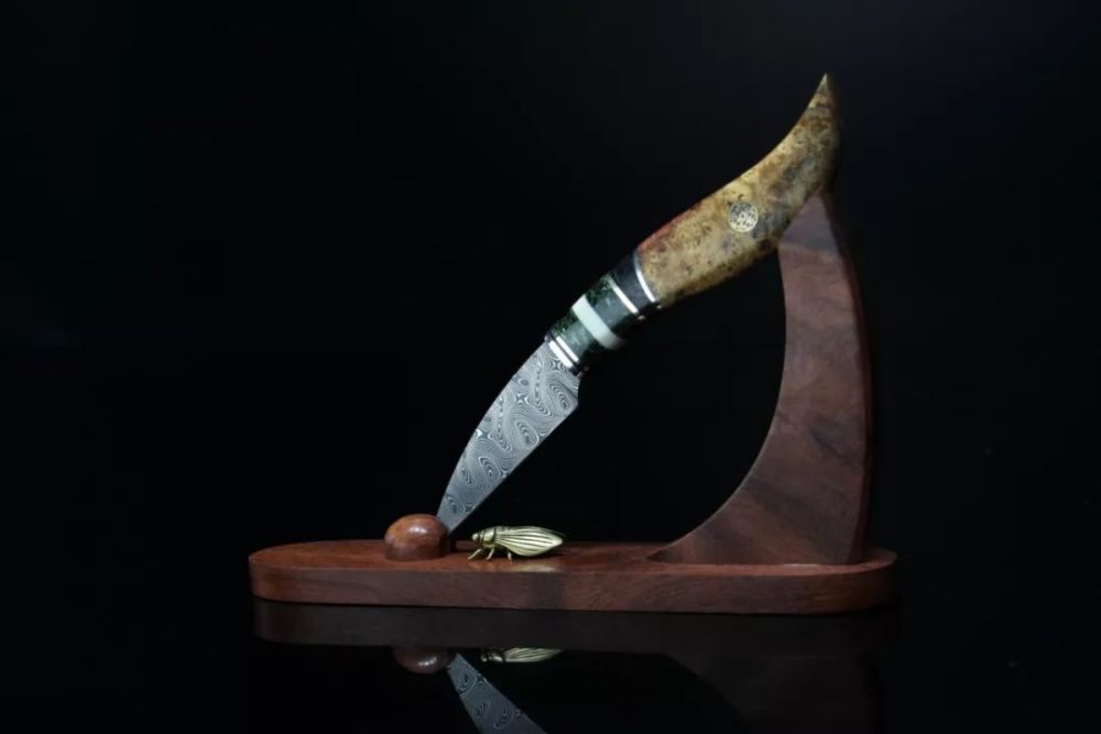 刀剑|特立独行？一把造型独特的精品短刀，刀身花纹太惊艳