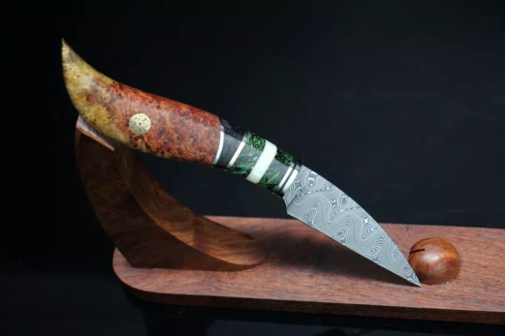 刀剑|特立独行？一把造型独特的精品短刀，刀身花纹太惊艳