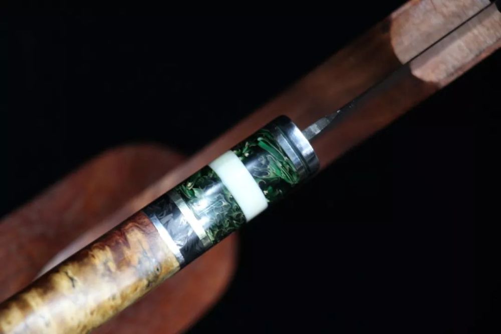 刀剑|特立独行？一把造型独特的精品短刀，刀身花纹太惊艳