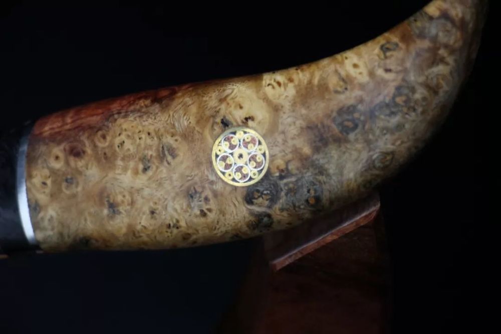 刀剑|特立独行？一把造型独特的精品短刀，刀身花纹太惊艳