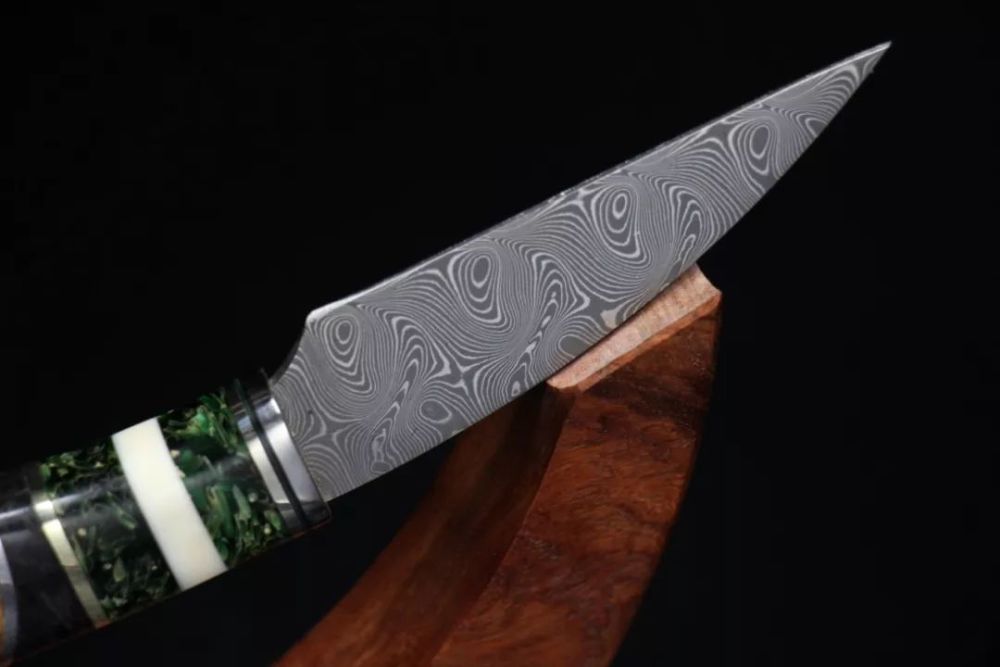 神秘莫测的精品短刀让人一眼难忘的妖艳弧度