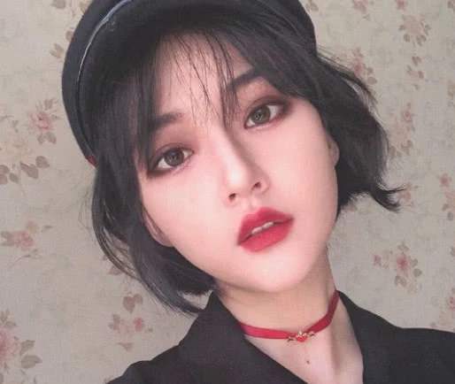 初中女生最喜欢做的3个动作,99%的人都做过,让颜值越来越低
