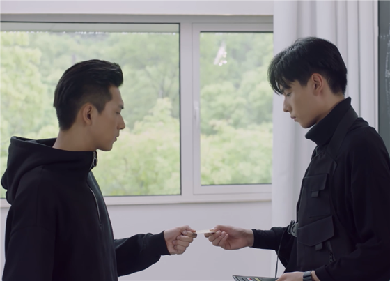 185的李现遇上188的胡一天只相差3cm同框却尴尬了