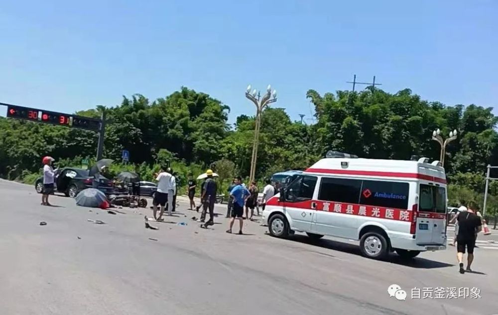 自贡今日富顺二环路发生重大车祸撞飞多人鲜血长流