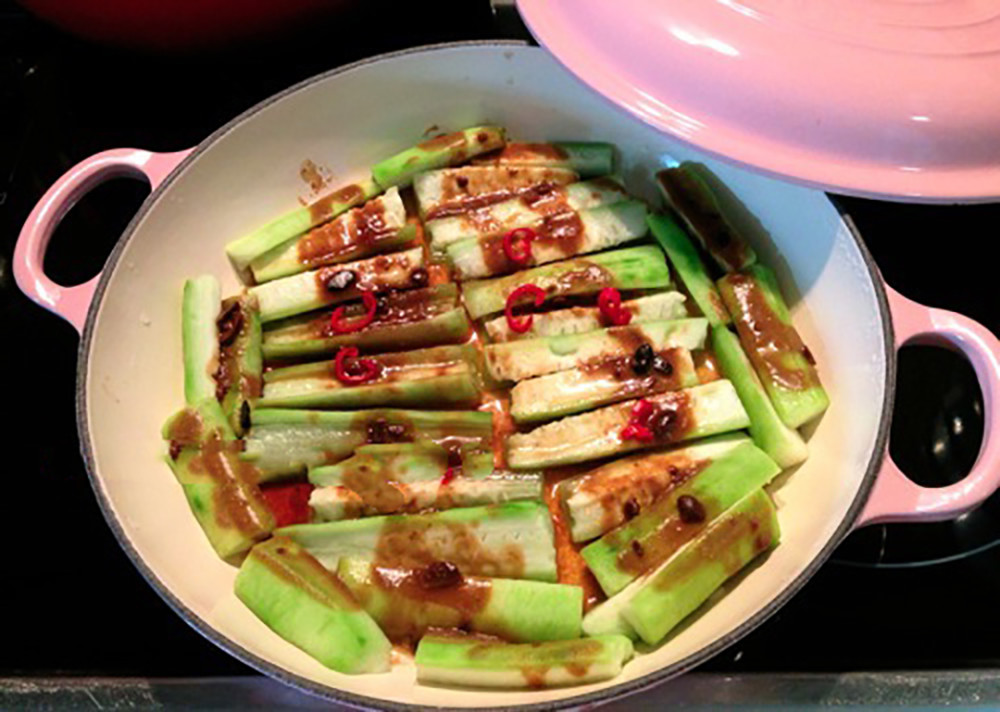 天热丝瓜别炒了,蒸一蒸比吃大鱼大肉豆香,鲜美清爽,越吃越喜欢